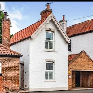  Holiday home Charming 2-bed On Outskirts Of United Kingdom